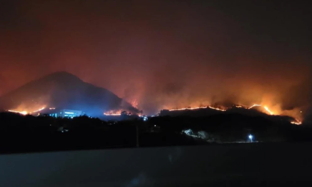 Συντριβή ελικοπτέρου που συμμετείχε στις επιχειρήσεις κατάσβεσης στη Νότια Κορέα - Νεκρός ο πιλότος (βίντεο)